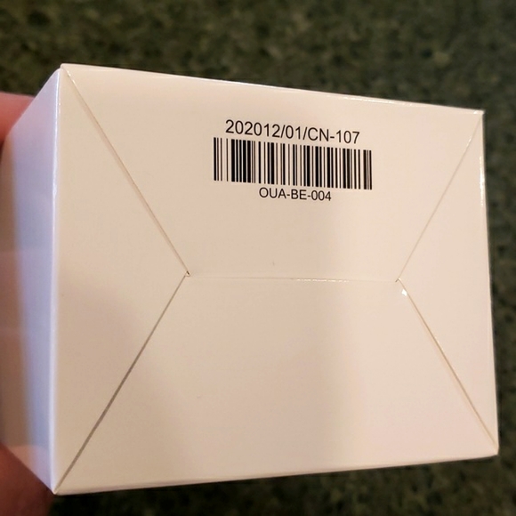 SOLD on M.......OUAI Scalp Massager. New, in original box. Scrubber, exfoliator - Picture 5 of 9